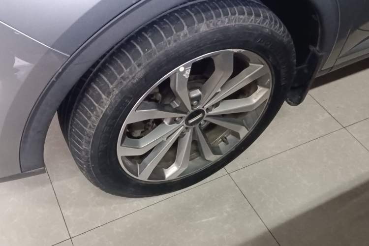 Used Wey VV6 2018 2.0T Two-Wheel-Drive Ultra-Luxury Version China V Standard
