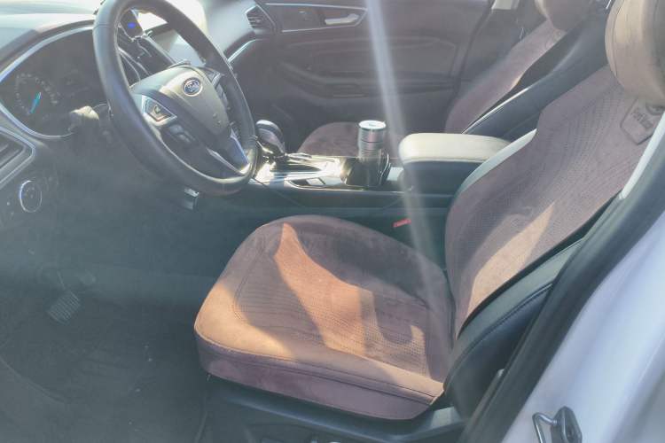 Used Ford Edge 2016 EcoBoost 245 Two-Wheel-Drive Titanium 7-Seater
