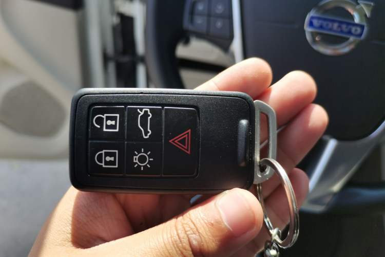 Used Volvo V40 2013 2.0T Zhiya Edition Vehicle Key