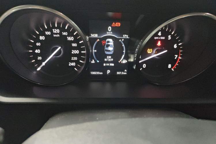 Used Land Rover Discovery 2017 3.0 SC V6 SE Odometer Close Up