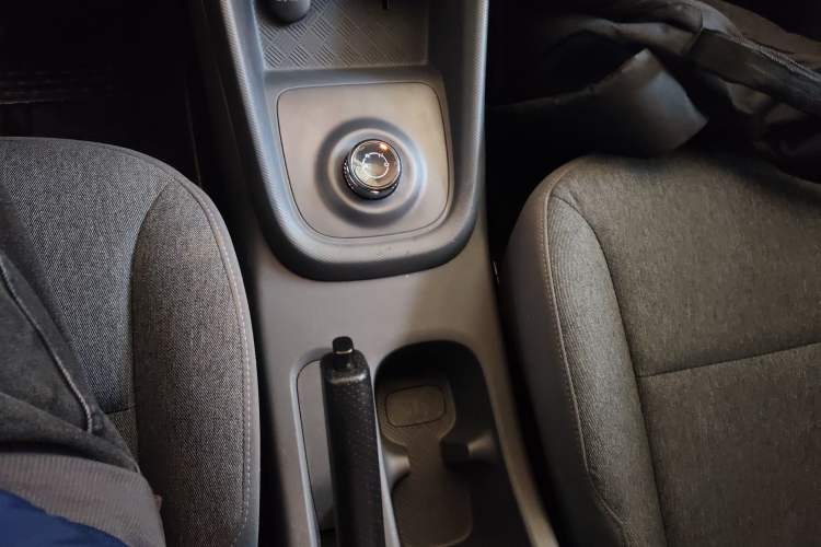 Used Wuling Hongguang New Energy 2024 All-Electric Model 300KM Standard Version Gear Lever