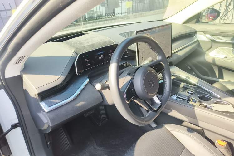 Used Zeekr 001 2022 Long-Range Dual-Motor WE Edition Center Console