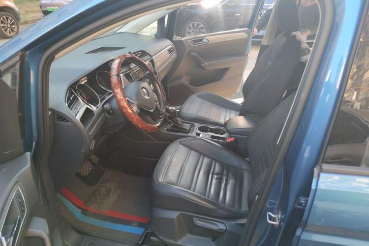 Used Volkswagen Touran 2016 Volkswagen Touran L 280TSI DSG Comfort Edition
