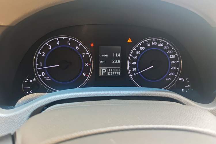 Used Infiniti G Series 2010 G25 Sedan Luxury Sport Edition Odometer Close Up