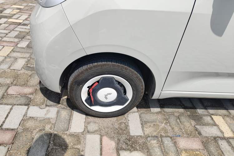 Used Wuling Hongguang MINIEV 2024 3rd Generation 215km Youth Edition Left Front Wheel Hub