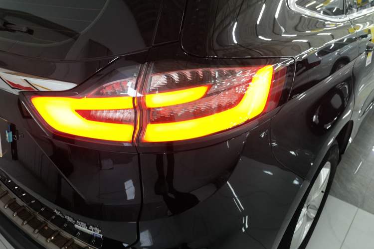 Used Ford Edge 2021 PLUS EcoBoost 245 Two-Wheel-Drive Elite 5-Seater Exterior 3