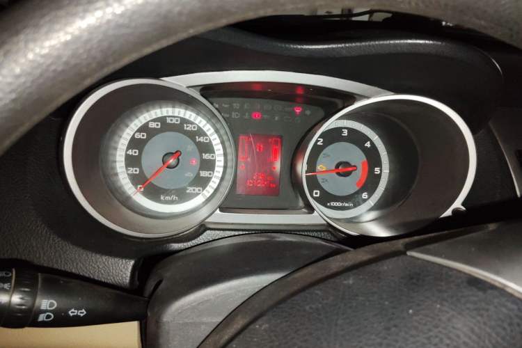 Used Land X8 2012 Explorer Edition 2.0T Diesel 4x2 Luxury Model
