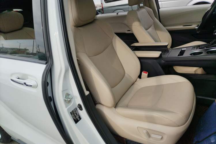 Used Toyota SIENNA 2021 2.5L Hybrid Ultimate Edition Right Front Seat