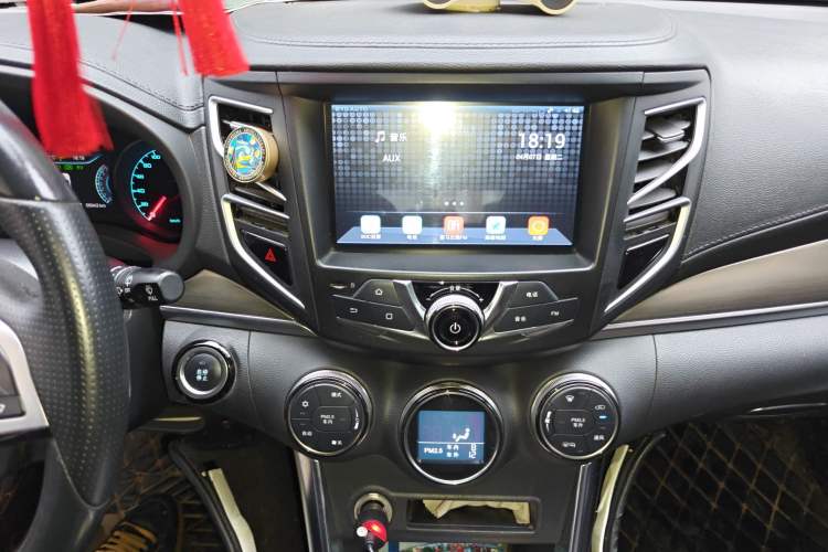 Used BYD Song New Energy 2017 Song DM 1.5TID All-Wheel Drive Luxury Model Audio And AC Panel