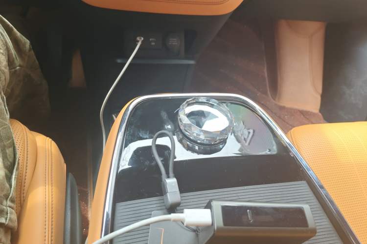 Used Geely Galaxy LEVC L380 2025 805 km Flagship Version All-Wheel Drive Gear Lever