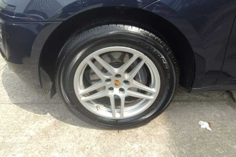 Used Porsche Macan 2017 Macan 2.0T Left Front Wheel Hub