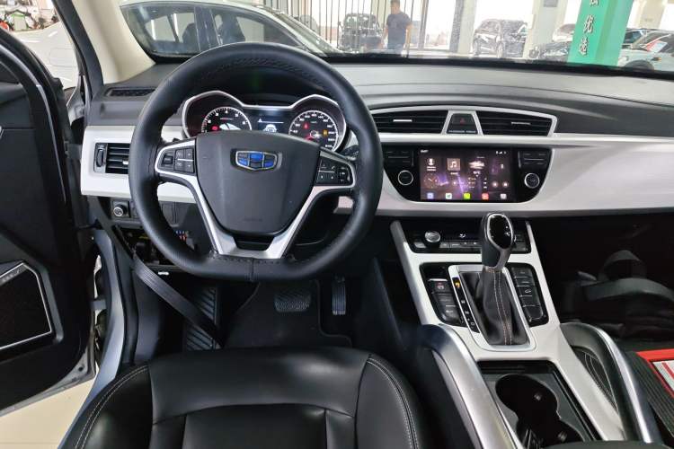 Used Geely Auto Emgrand X7 Sport 2018 1.8TD Automatic Two-Wheel Drive Zhiya Model Audio And AC Panel