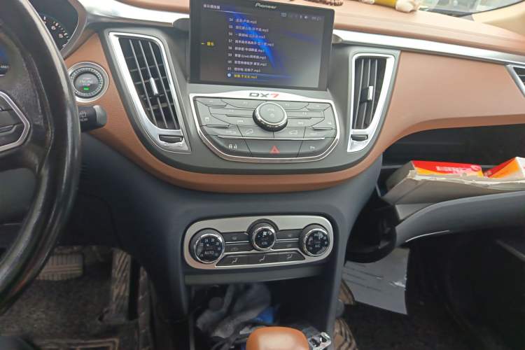 Used Soueast DX7 2015 1.5T Automatic Prestige Model Audio And AC Panel