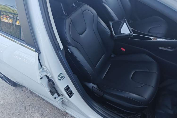 Used Hyundai Elantra 2021 1.5L CVT GLX Elite Edition Right Front Seat