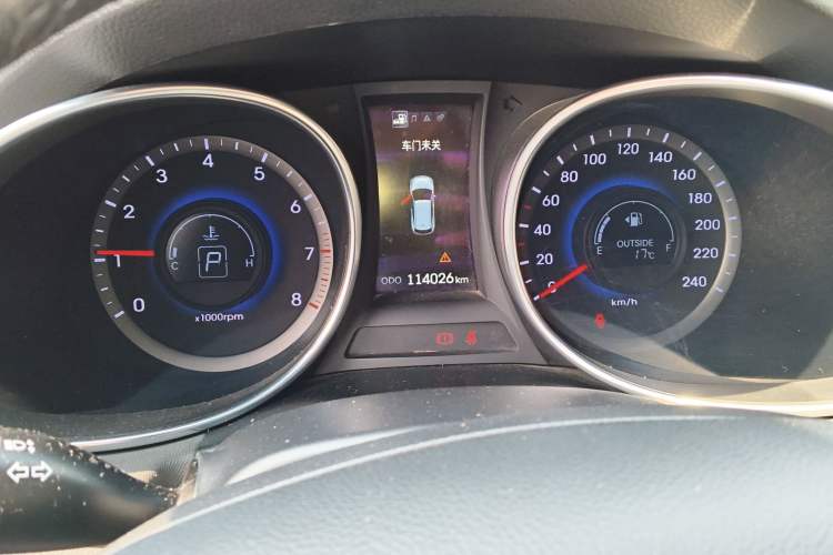 Used Hyundai Santa Fe 2013 2.4L Automatic Two-Wheel Drive Smart Version