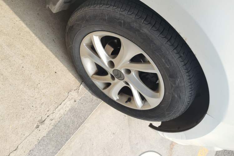 Used Citroen Elysee 2015 Zhishang Edition 1.6L Manual Fashion Model Right Front Wheel Hub