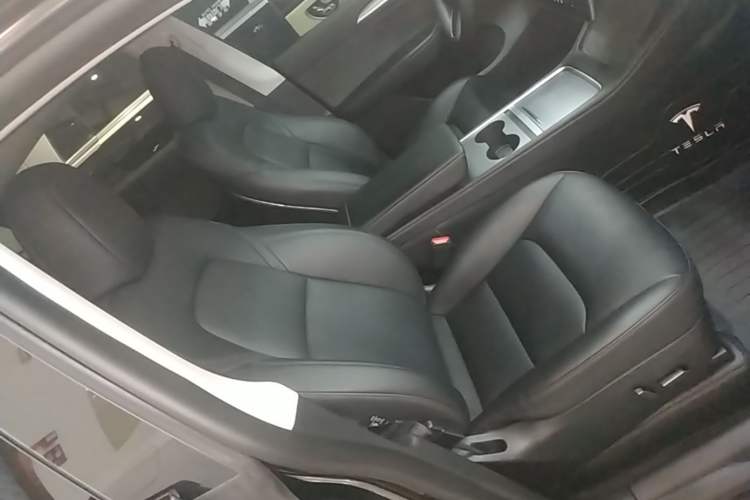 Used Tesla Model Y 2023 Rear-Wheel-Drive Version
