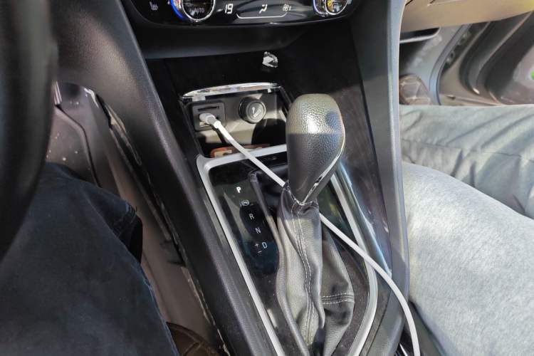 Used Buick GL6 2019 18T 6-Seater Connected Luxury Version China VI Standard Gear Lever