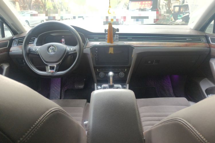 Used Volkswagen Magotan 2018 330TSI DSG Luxury Model Center Console