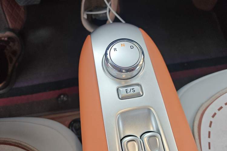 Used CHANGAN NEVO Lumin 2025 301km Honey Dew Edition Gear Lever