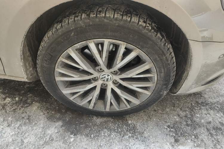 Used Volkswagen FAW-Volkswagen CC 2015 2.0 TSI Ultimate Model Right Front Wheel Hub