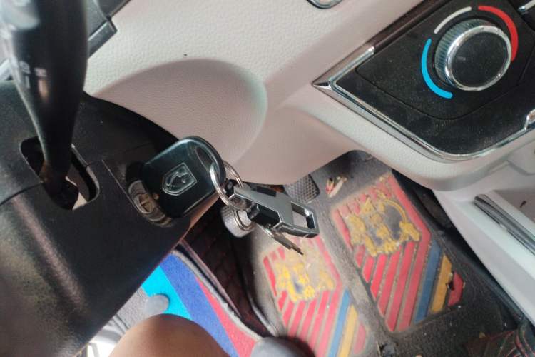 Used Jinbei New Hiace S 2023 1.5L Wealth Edition Passenger Van 5/6/7-Seater Central Air Conditioning Version SWC15M Vehicle Key