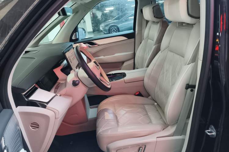 Used Volvo EM90 2025 Ultra Six-Seater