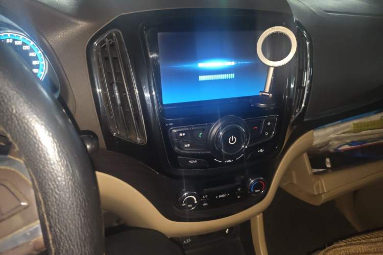 Used Baojun 730 2015 1.8L Manual Luxury Navigation ESP Version 7-seater
