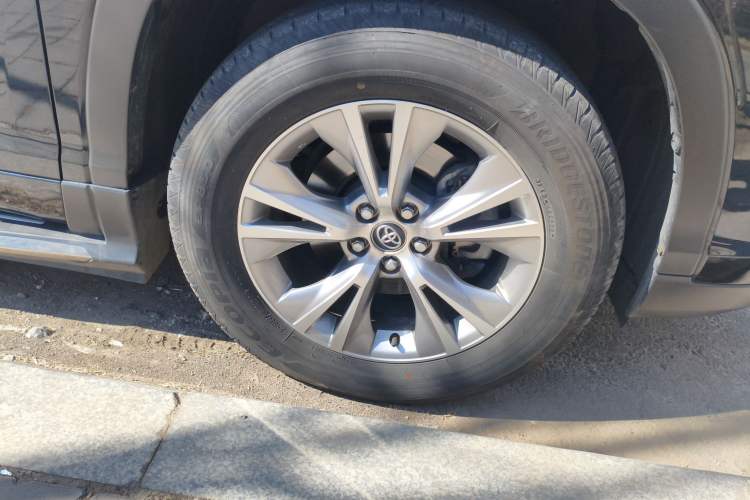 Used Toyota Highlander 2018 2.0T Two-Wheel Drive Elite Edition 5 Seats Emission Standard China V
