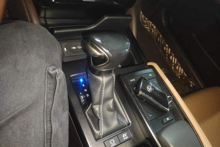 Used Lexus ES 2020 300h Premier Edition