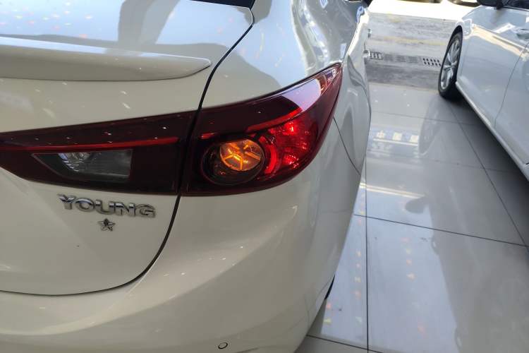 Used Mazda 3 Axela 2016 Sedan 2.0L Automatic Sport Model
