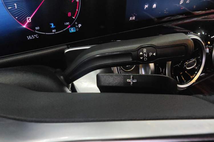 Used Mercedes-Benz GLB 2024 GLB 200 Dynamic Edition Gear Lever