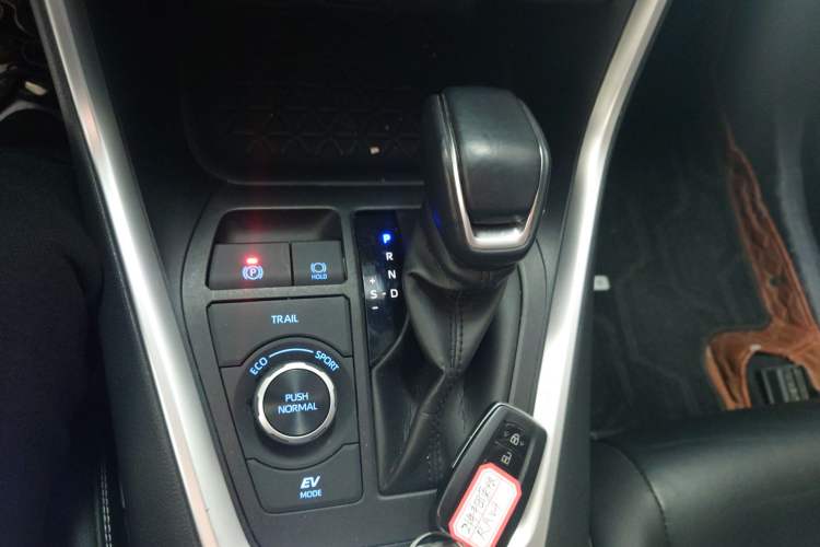 Used Toyota RAV4 2020 Dual-Engine 2.5L E-CVT 4x4 Elite PLUS Edition Gear Lever