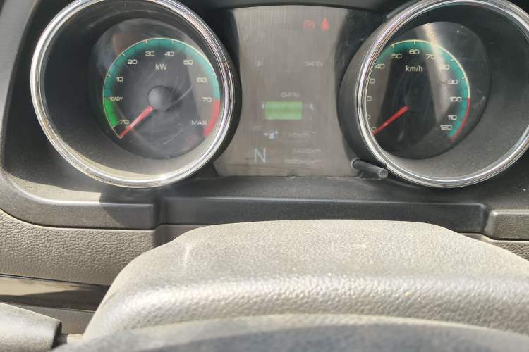 Used Dongfeng Yufeng EM26 2023 High-End Model 41.86 kWh CATL Odometer Close Up