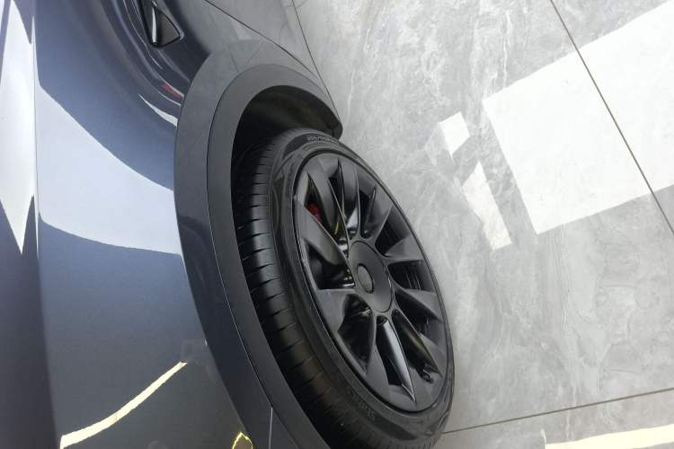 Used Tesla Model Y 2022 Long-Range All-Wheel-Drive Version
