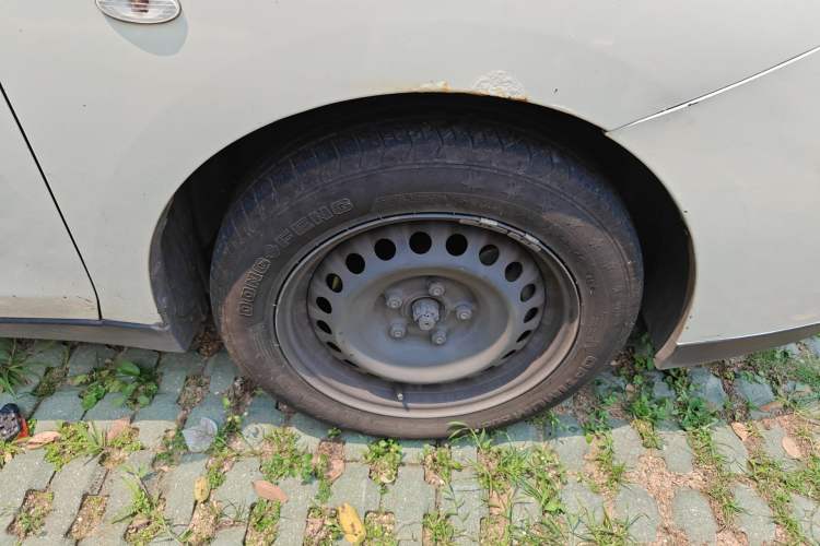 Used Venucia D60EV 2022 Standard Range Smart Drive Version Right Front Wheel Hub