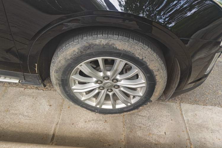 Used Cadillac XT5 2018 28E Four-Wheel Drive Tech Version Right Front Wheel Hub