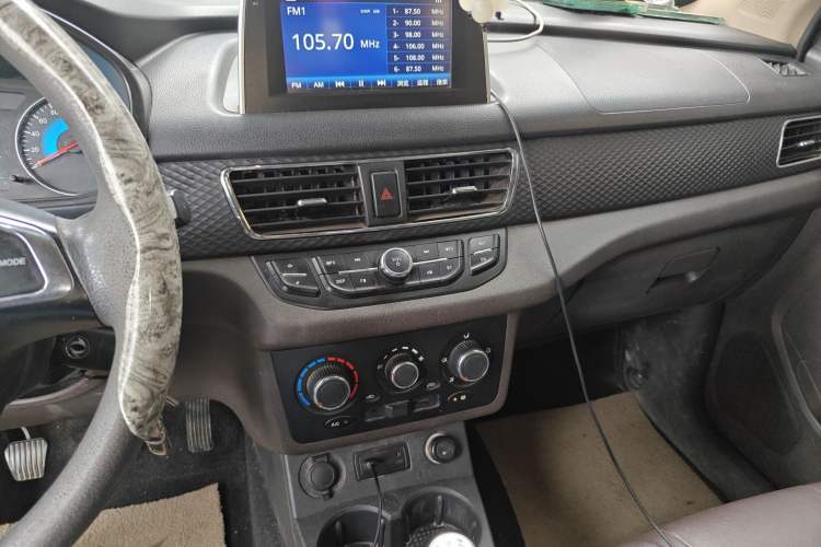 Used Dongfeng Fengon 330 2019 1.5L 330S Manual Comfort Version China VI Standard Audio And AC Panel