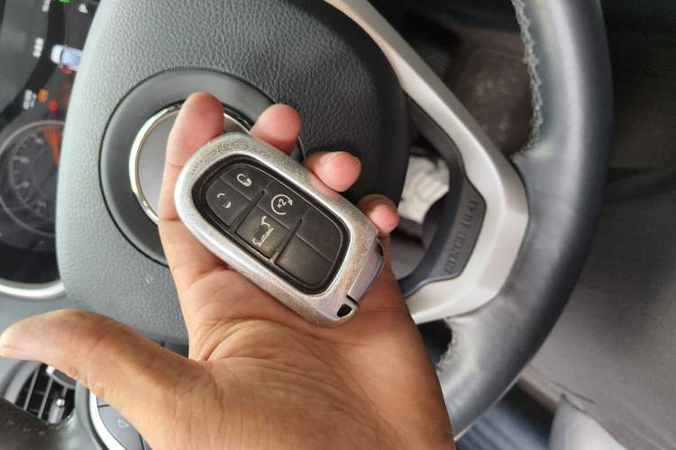 Used Jeep Cherokee 2016 2.4L Superior Edition Vehicle Key