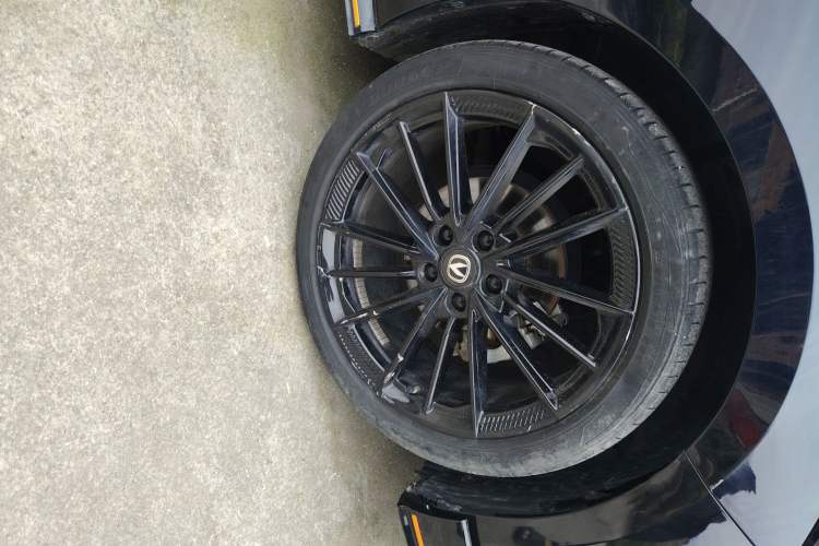 Used CHANGAN UNI-V 2022 1.5T Sport Edition Right Front Wheel Hub