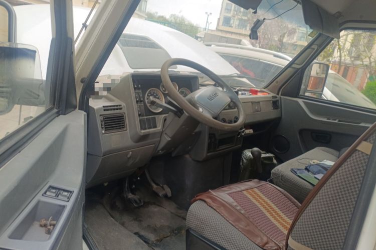 Used Iveco Daily 2014 2.5T-A35 NJ6484ACM47Z4 Driver Seat