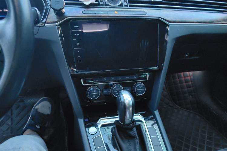 Used Volkswagen Magotan 2018 330TSI DSG Luxury Model Audio And AC Panel