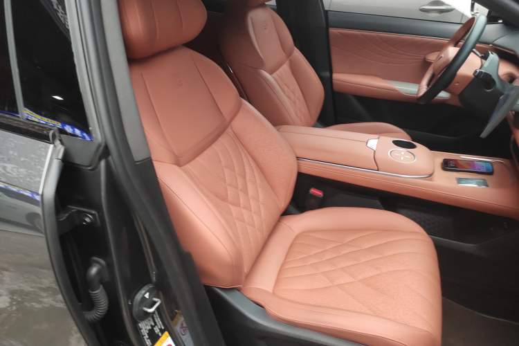 Used Deepal S07 2023 200Max Range-Extended Version
