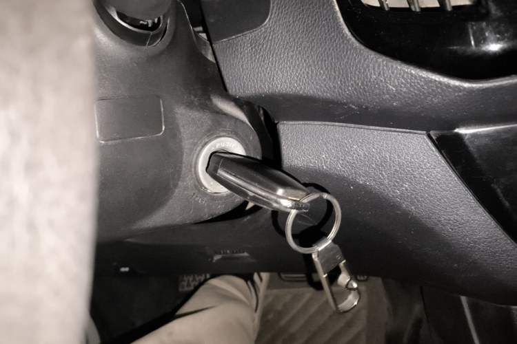 Used Isuzu JLM 2018 2.8T Classic Edition Two-Wheel Drive Progressive Version JE493ZLQ5F Vehicle Key