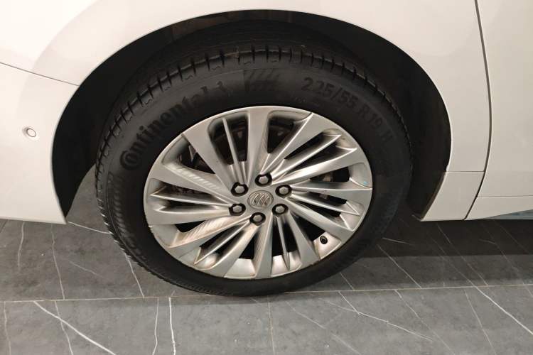 Used Buick Century 2023 2.0T Six-Seater Yinshi Edition
