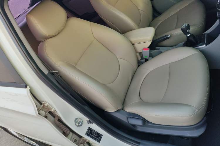 Used Hyundai Verna (older generation) 2014 1.4L Manual Smart GLS Trim Right Front Seat