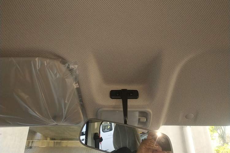 Used Wuling Yangguang 2024 300KM Comfort Version Passenger Van 75kW