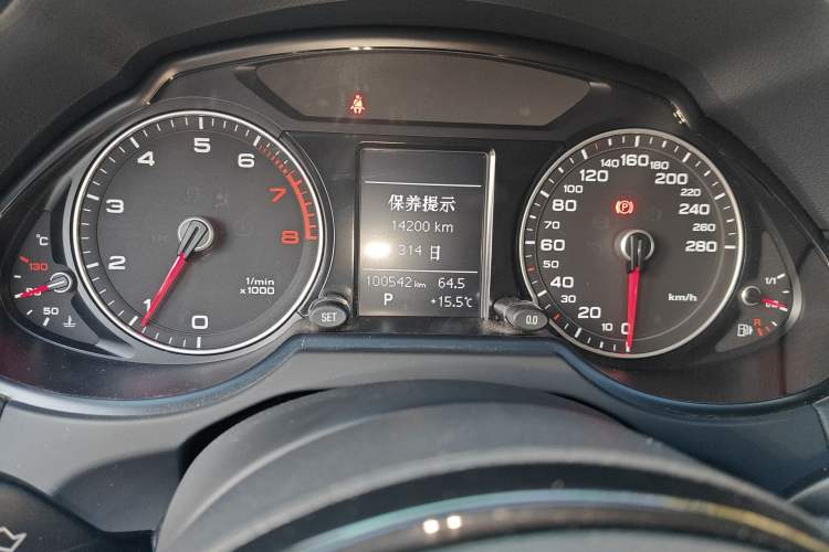 Used Audi Q5 2016 40 TFSI Trendy Edition Odometer Close Up