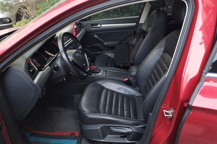 Used Volkswagen Lamando 2018 280TSI DSG Comfort Edition Left Front Seat