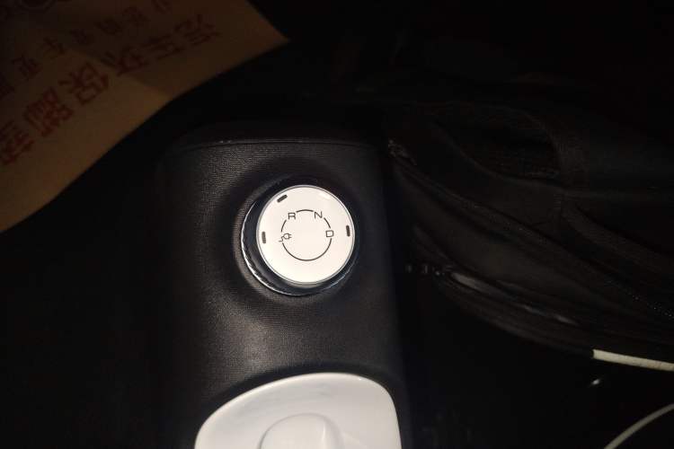 Used Wuling Hongguang MINIEV 2022 GAMEBOY 300km Enthusiast Model with Lithium Iron Phosphate Gear Lever